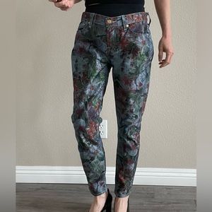 7 FOR ALL MANKIND Casual Floral print Jean, ankle level, size 29